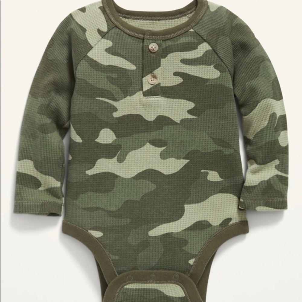 New Old Navy Camo Army Thermal Button Top Long Sleeved Romper 12-18 Months NWT
